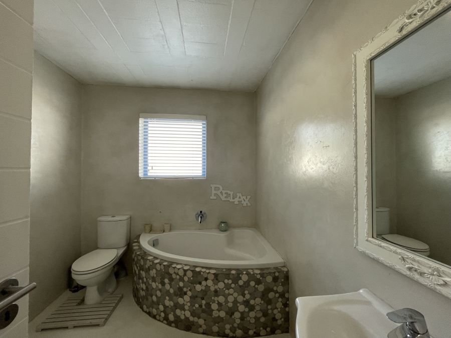 4 Bedroom Property for Sale in Paradise Beach Western Cape